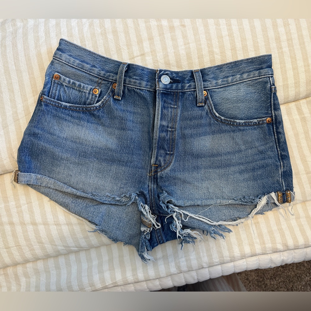 Levi 501 cut off